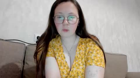 Snapshot of lily_cheys chatting on 10.24.25 Lily Chays online show from 10.24.25