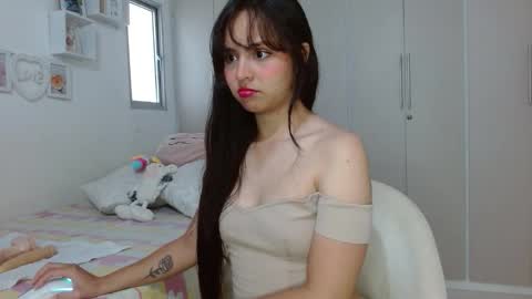 Snapshot of lily_crushx chatting on 10.03.25 Lirio         online show from 10.03.25