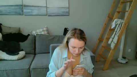 Snapshot of lily_dollyx chatting on 11.28.25 Lily dollyx online show from 11.28.25