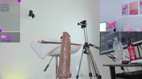 Snapshot of lily_evil chatting on 09.10.25 online show from 09.10.25