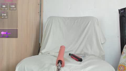 Snapshot of lily_evil chatting on 10.23.25 online show from 10.23.25