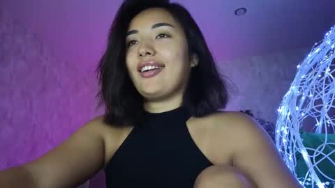 Snapshot of lily_foster_ chatting on 12.20.25 Lily online show from 12.20.25