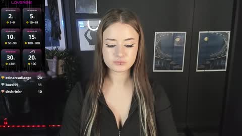 Snapshot of lily_moonlight chatting on 01.22.25 Lily online show from 01.22.25