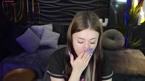 Snapshot of lily_moonlight chatting on 01.26.25 Lily online show from 01.26.25