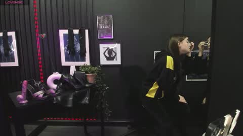 Snapshot of lily_moonlight chatting on 02.16.25 Lily online show from 02.16.25