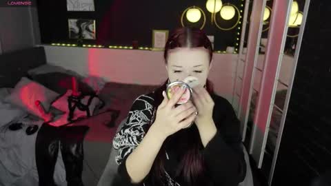 Snapshot of lily_moonlight chatting on 10.02.25 Lily online show from 10.02.25