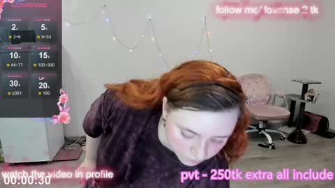 Snapshot of lily_shamy chatting on 12.17.24 Alice online show from 12.17.24