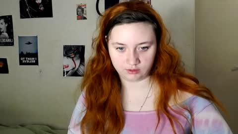 Snapshot of lily_shamy chatting on 12.25.24 Alice online show from 12.25.24