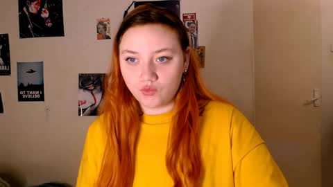 Snapshot of lily_shamy chatting on 12.27.24 Alice online show from 12.27.24