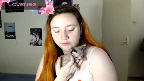 Snapshot of lily_shamy chatting on 12.31.24 Alice online show from 12.31.24