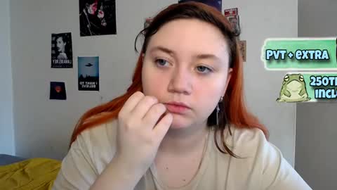 Snapshot of lily_shamy chatting on 02.15.25 Alice online show from 02.15.25