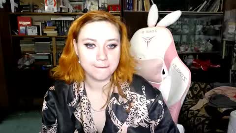 Snapshot of lily_shamy chatting on 10.17.25 Alice online show from 10.17.25