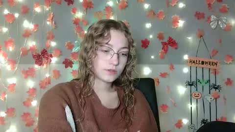 small lily online show from 10.08.25