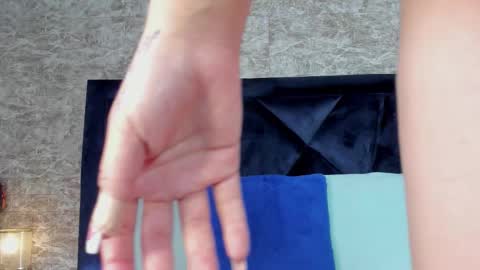 LilyWoodz online show from 11.11.25