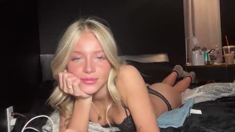 Snapshot of lilybabbyyy chatting on 02.27.26 LILYBABYYY online show from 02.27.26