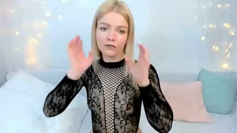 lilydavisss online show from 04.03.26