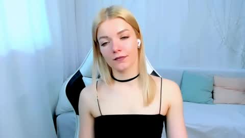 lilydavisss online show from 04.13.26