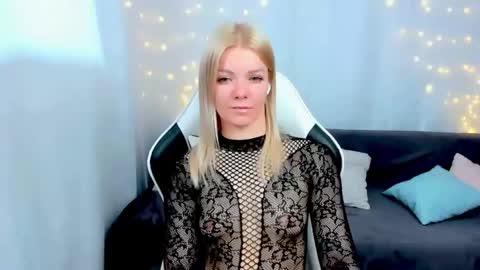 lilydavisss online show from 04.21.26