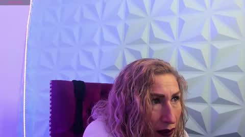 Lily Queen online show from 09.10.25