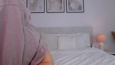 Snapshot of lilyroselyn chatting on 02.10.25 Lily online show from 02.10.25