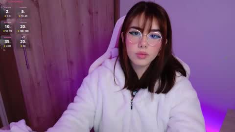 Snapshot of lilyrouse_ chatting on 01.12.26 lily help me to collect more cosplay online show from 01.12.26