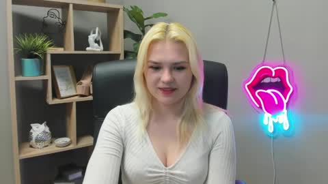Snapshot of lilysweetxo chatting on 05.06.26 Lily online show from 05.06.26