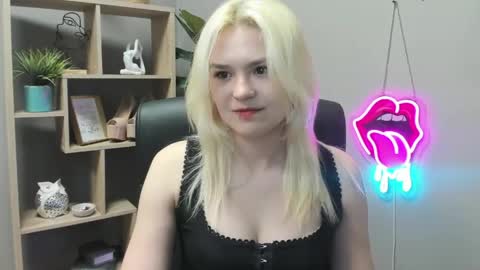 Snapshot of lilysweetxo chatting on 05.08.26 Lily online show from 05.08.26