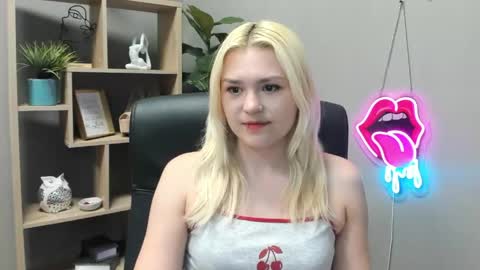 Snapshot of lilysweetxo chatting on 05.11.26 Lily online show from 05.11.26