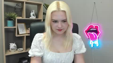 Snapshot of lilysweetxo chatting on 05.13.26 Lily online show from 05.13.26