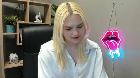 Snapshot of lilysweetxo chatting on 05.19.26 Lily online show from 05.19.26