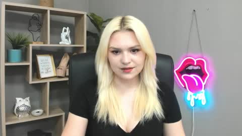Snapshot of lilysweetxo chatting on 05.25.26 Lily online show from 05.25.26