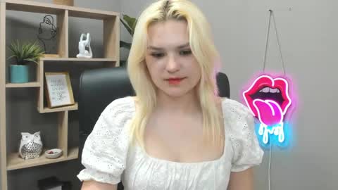 Snapshot of lilysweetxo chatting on 05.27.26 Lily online show from 05.27.26