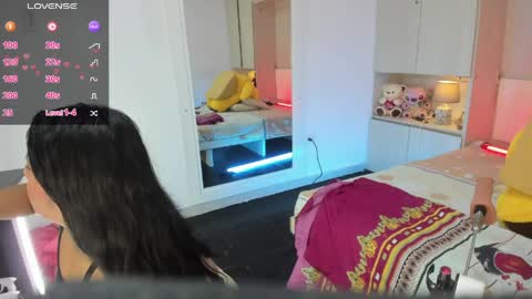 lilywhitee1 online show from 04.30.26