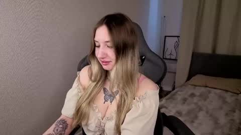 Lilly Lark online show from 05.05.26