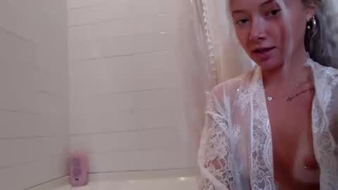 Snapshot of lilyyymonroee chatting on 09.21.25 Lily Monroe online show from 09.21.25