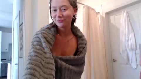 Snapshot of lilyyymonroee chatting on 10.05.25 Lily Monroe online show from 10.05.25