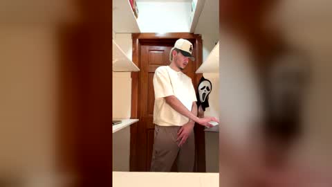 Snapshot of lima_tunes chatting on 12.16.25 lima_tunes online show from 12.16.25