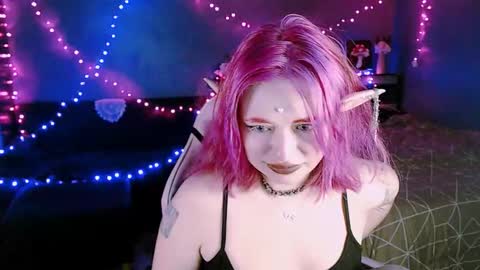 Snapshot of lina2d_tyan chatting on 12.19.25 Lina2D tyan online show from 12.19.25