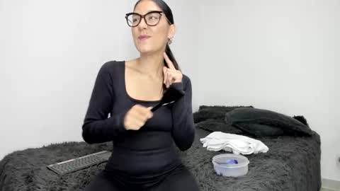 Lina Mandarina online show from 10.24.25