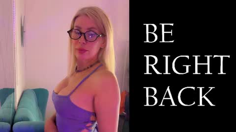Snapshot of lina_bennet chatting on 06.22.26 lina_bennet online show from 06.22.26