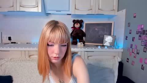 Snapshot of lina_blueeyed chatting on 02.05.25 Lina blueeyed GMT3 1100-1700 Mon Wed Thu Sat Sun online show from 02.05.25