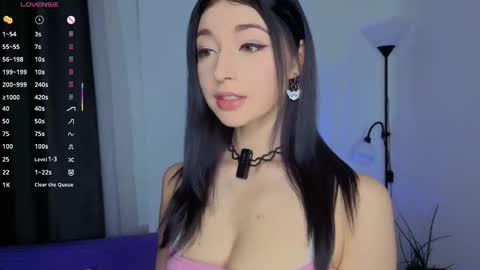 Lina online show from 11.25.25