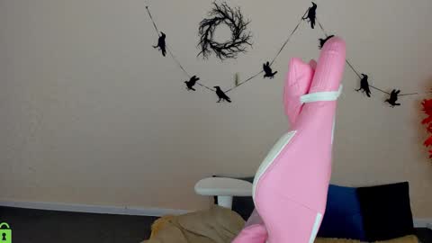 Snapshot of lina_reeds chatting on 11.04.25 LINA online show from 11.04.25