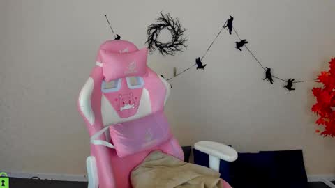 Snapshot of lina_reeds chatting on 11.10.25 LINA online show from 11.10.25