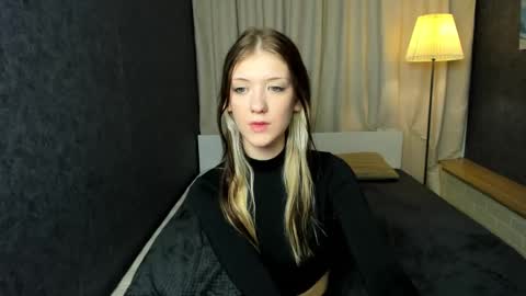 Snapshot of lina_vi chatting on 12.23.24 Lina online show from 12.23.24