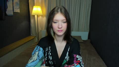 Snapshot of lina_vi chatting on 12.31.24 Lina online show from 12.31.24