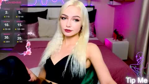 Snapshot of linalirian chatting on 09.17.25 I am Lina online show from 09.17.25
