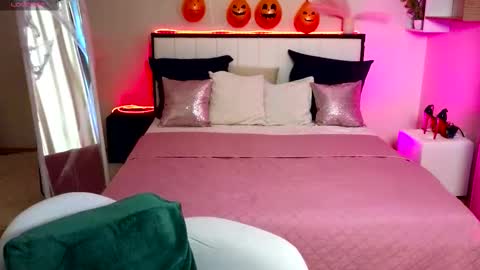 I am Lina online show from 10.26.25