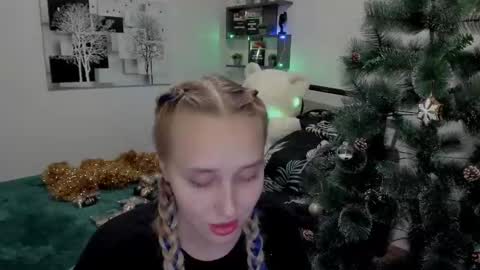 Snapshot of linatruly chatting on 12.14.24 Lina online show from 12.14.24
