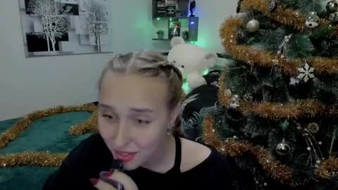 Snapshot of linatruly chatting on 12.15.24 Lina online show from 12.15.24